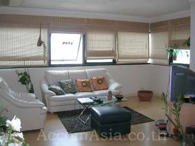  1 Bedroom  Condominium For Rent in Sathorn, Bangkok  near BTS Sala Daeng - MRT Lumphini (26955)