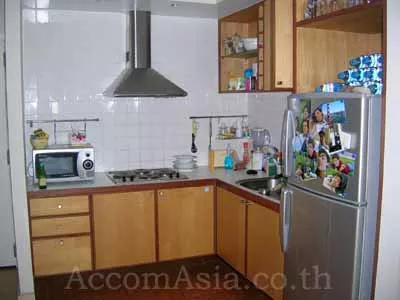  1 Bedroom  Condominium For Rent in Sathorn, Bangkok  near BTS Sala Daeng - MRT Lumphini (26955)