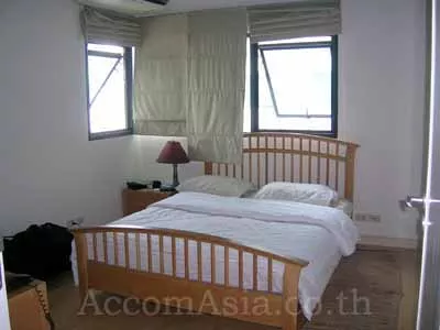  1 Bedroom  Condominium For Rent in Sathorn, Bangkok  near BTS Sala Daeng - MRT Lumphini (26955)