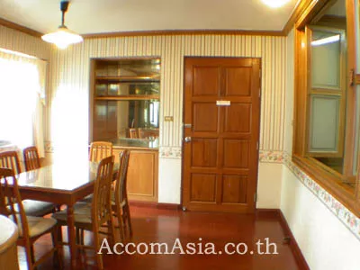  2 Bedrooms  Condominium For Rent in Sukhumvit, Bangkok  near BTS Phrom Phong (26976)