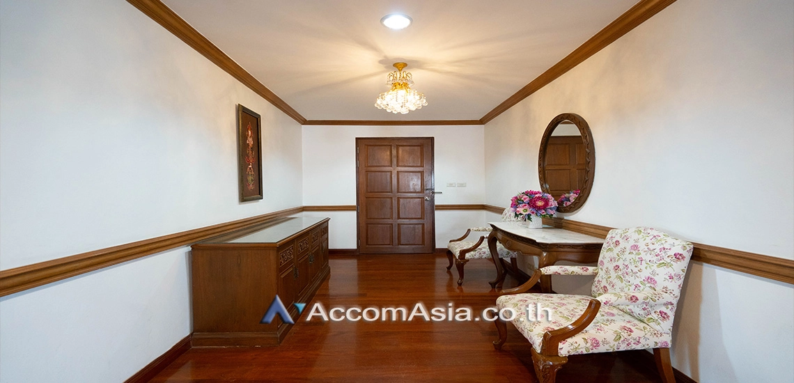  3 Bedrooms  Condominium For Rent in Sukhumvit, Bangkok  near BTS Phrom Phong (26977)