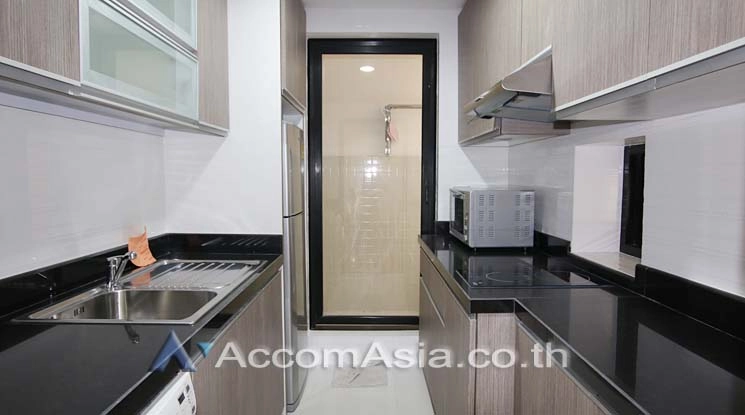  1 Bedroom  Condominium For Rent in Sathorn, Bangkok  near BTS Chong Nonsi - MRT Lumphini (26978)