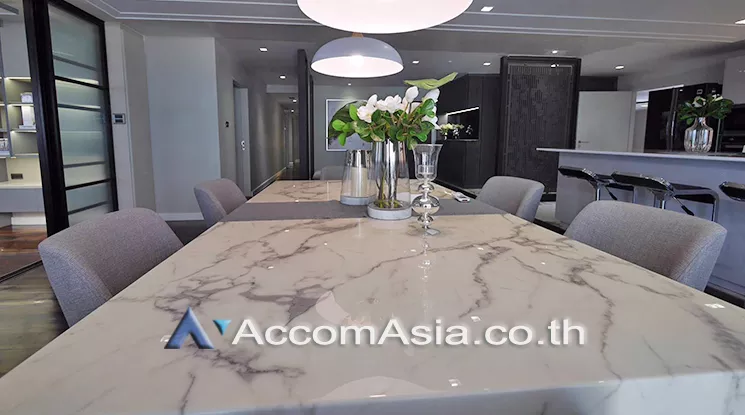  4 Bedrooms  Condominium For Rent in Sathorn, Bangkok  near BTS Sala Daeng - MRT Lumphini (27018)