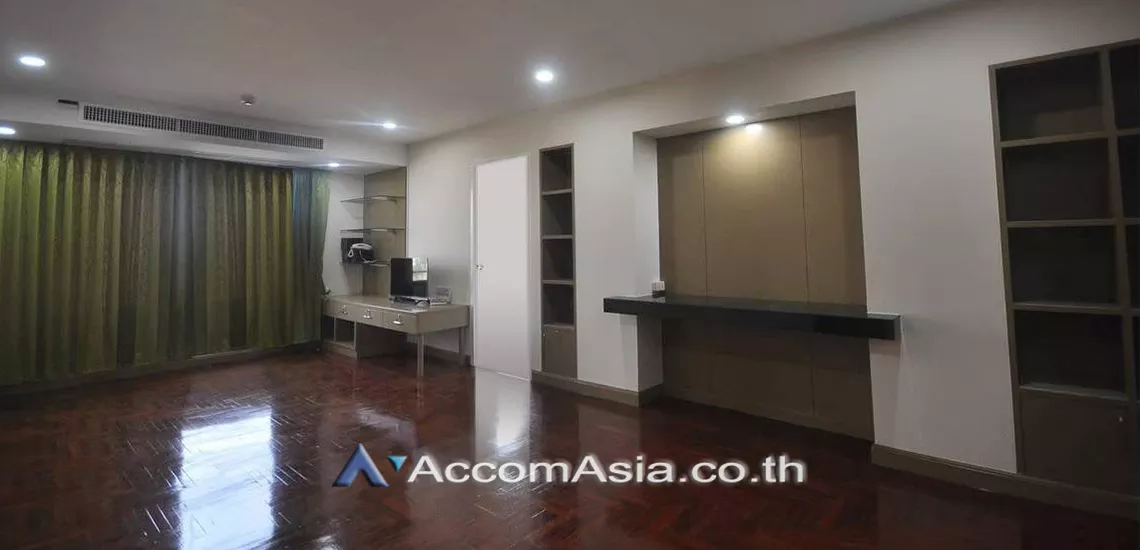  2 Bedrooms  Condominium For Rent in Sathorn, Bangkok  near MRT Lumphini (27183)