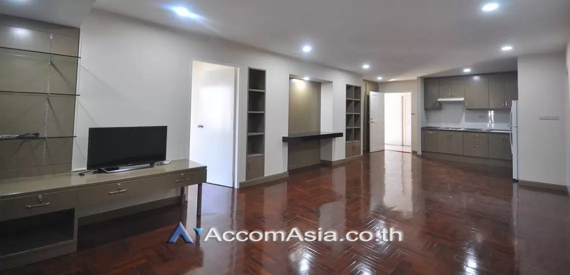  2 Bedrooms  Condominium For Rent in Sathorn, Bangkok  near MRT Lumphini (27183)