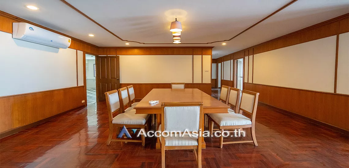 Pet friendly |  3 Bedrooms  Apartment For Rent in Sukhumvit, Bangkok  near BTS Ekkamai (17195)