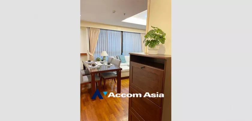  2 Bedrooms  Condominium For Rent in Ploenchit, Bangkok  near BTS Chitlom (27228)