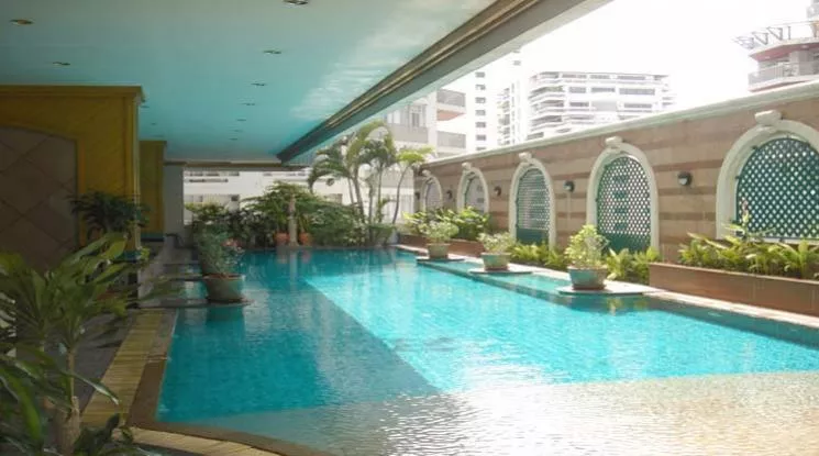  2 Bedrooms  Condominium For Rent in Sukhumvit, Bangkok  near BTS Asok - MRT Sukhumvit (27526)