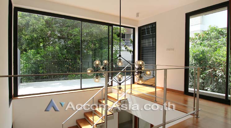 Home Office |  3 Bedrooms  House For Rent in Sukhumvit, Bangkok  near BTS Phrom Phong (9015301)
