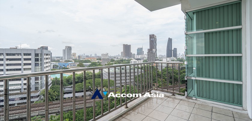 Pet friendly |  3 Bedrooms  Condominium For Rent in Sukhumvit, Bangkok  near BTS Ekkamai (28010)