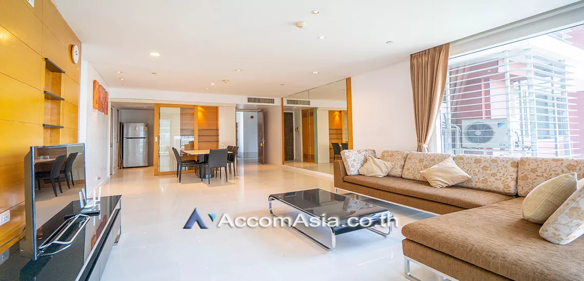 Pet friendly |  3 Bedrooms  Condominium For Rent in Sukhumvit, Bangkok  near BTS Ekkamai (28011)