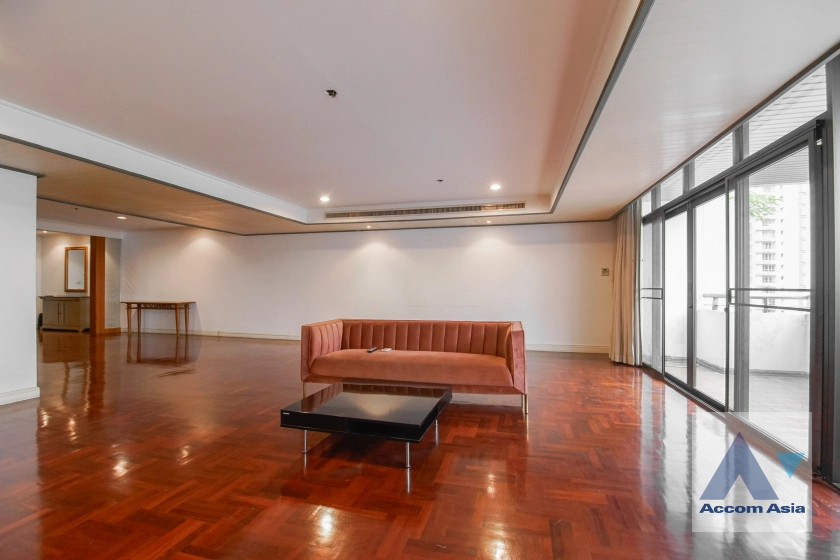 Pet friendly |  3 Bedrooms  Condominium For Rent & Sale in Sukhumvit, Bangkok  near BTS Nana (2030601)