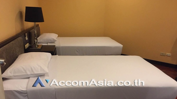  2 Bedrooms  Apartment For Rent in Sukhumvit, Bangkok  near BTS Phrom Phong (18173)