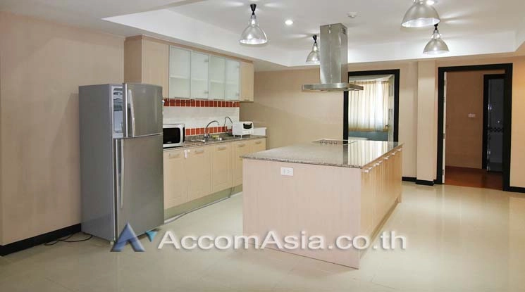  3 Bedrooms  Condominium For Rent in Sukhumvit, Bangkok  near BTS Phrom Phong (28361)