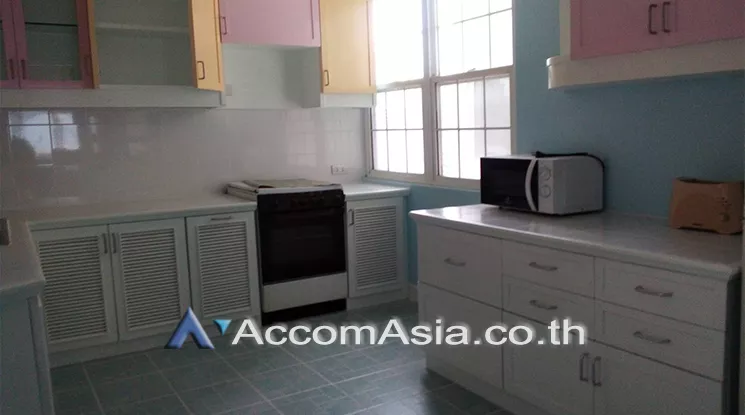  3 Bedrooms  Condominium For Rent in Sukhumvit, Bangkok  near BTS Nana (2031701)