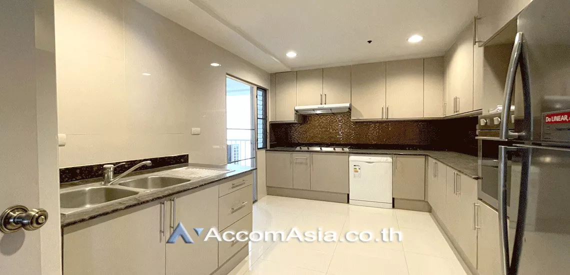 Pet friendly |  3 Bedrooms  Apartment For Rent in Sukhumvit, Bangkok  near BTS Asok - MRT Sukhumvit (18695)