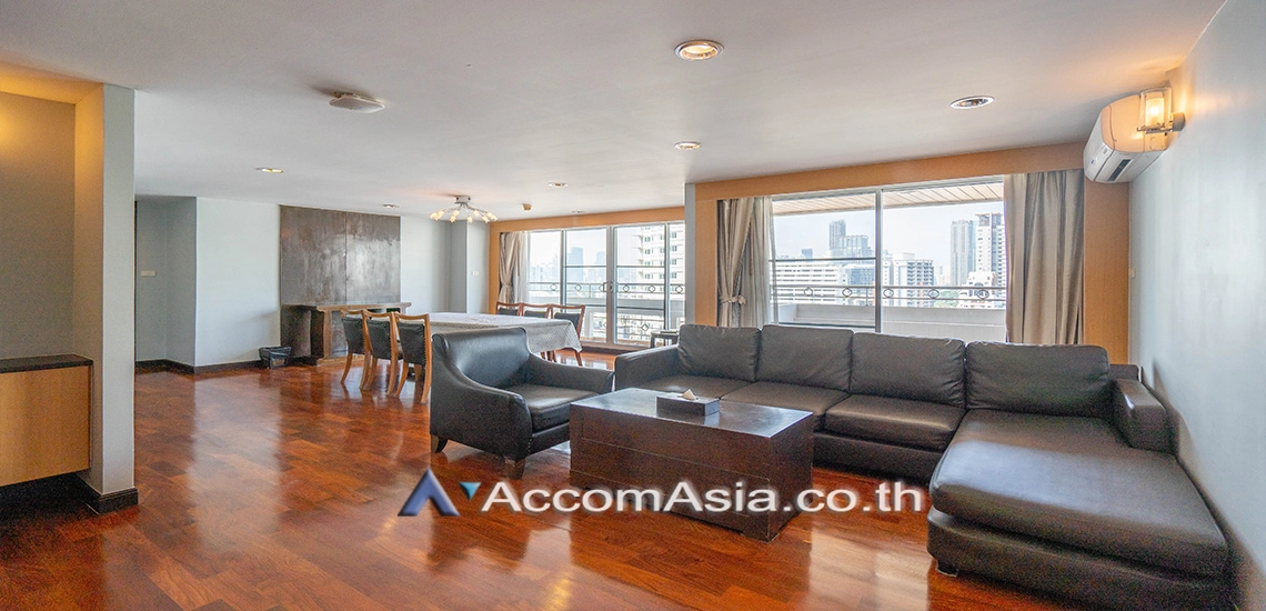  3 Bedrooms  Apartment For Rent in Sukhumvit, Bangkok  near BTS Nana (18754)