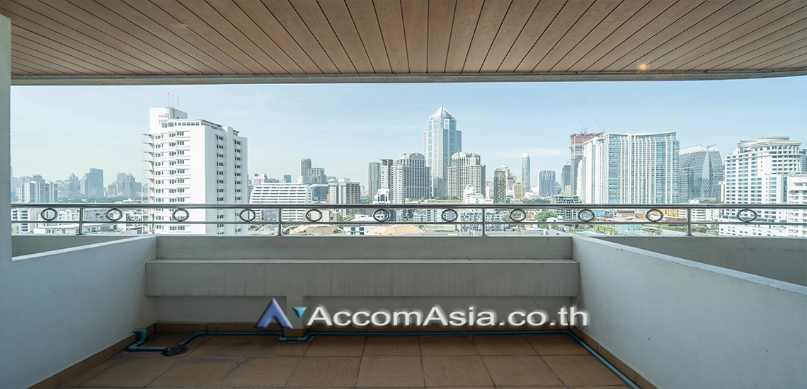  3 Bedrooms  Apartment For Rent in Sukhumvit, Bangkok  near BTS Nana (18754)