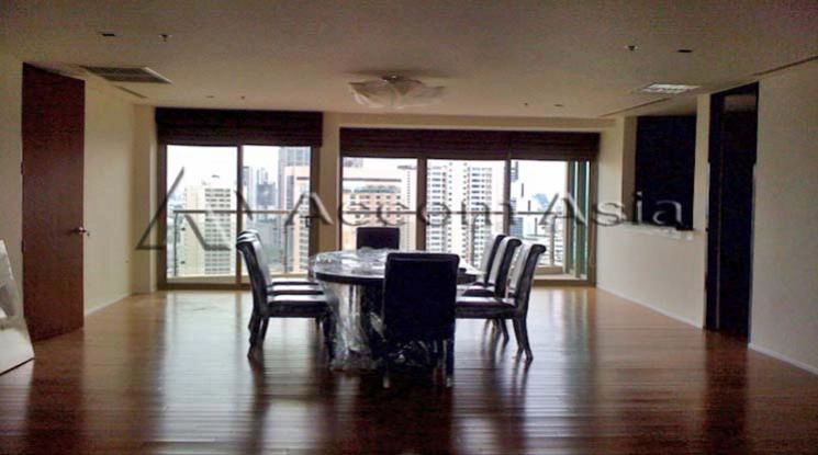 Big Balcony, Pet friendly |  3 Bedrooms  Condominium For Rent in Sukhumvit, Bangkok  near BTS Asok - MRT Sukhumvit (28760)