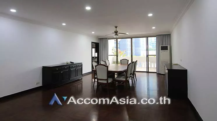  3 Bedrooms  Apartment For Rent in Sukhumvit, Bangkok  near BTS Asok - MRT Sukhumvit (18767)