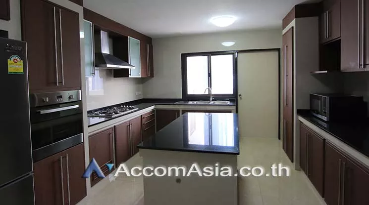  3 Bedrooms  Apartment For Rent in Sukhumvit, Bangkok  near BTS Asok - MRT Sukhumvit (18767)