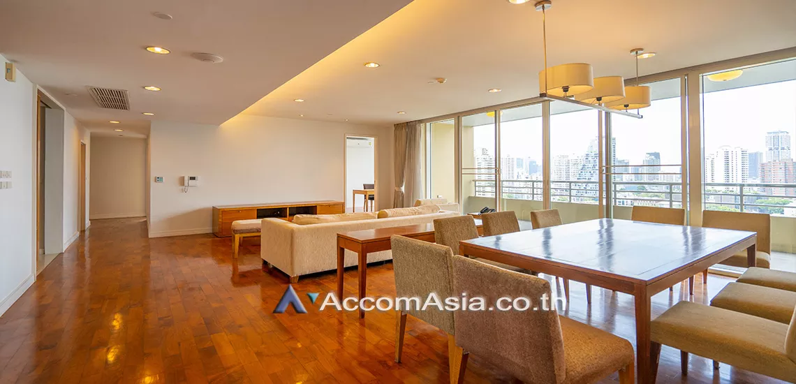 Big Balcony |  3 Bedrooms  Apartment For Rent in Sukhumvit, Bangkok  near BTS Phrom Phong (18794)