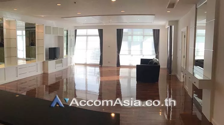  4 Bedrooms  Condominium For Rent in Ploenchit, Bangkok  near BTS Chitlom (29006)