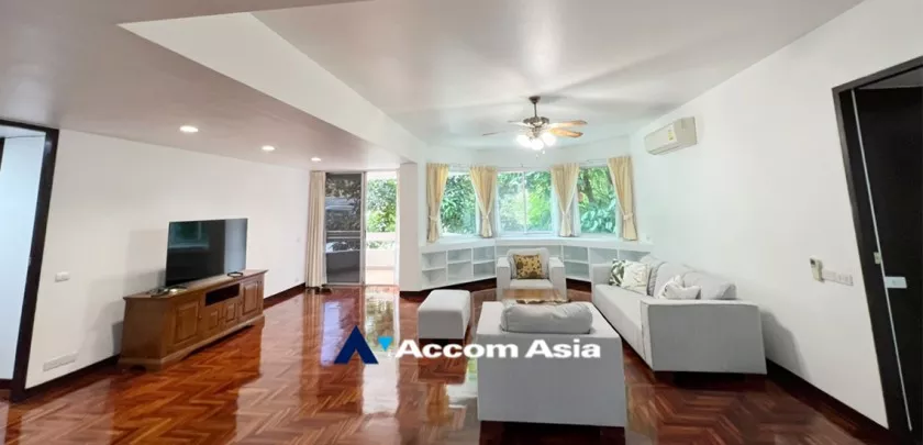 Pet friendly |  3 Bedrooms  Apartment For Rent in Sukhumvit, Bangkok  near BTS Phrom Phong (29040)