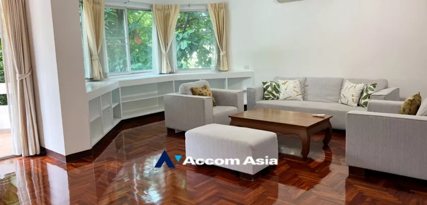 Pet friendly |  3 Bedrooms  Apartment For Rent in Sukhumvit, Bangkok  near BTS Phrom Phong (29040)