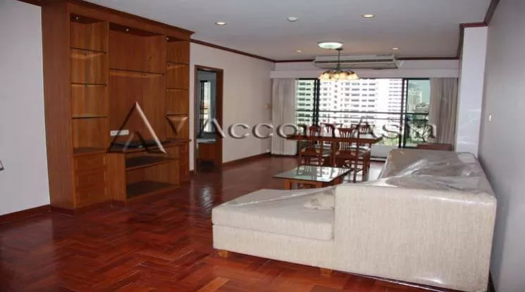  2 Bedrooms  Condominium For Rent in Sukhumvit, Bangkok  near BTS Nana (2033401)