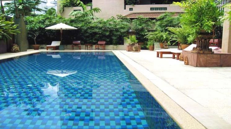  3 Bedrooms  Apartment For Rent in Sukhumvit, Bangkok  near BTS Phrom Phong (19101)