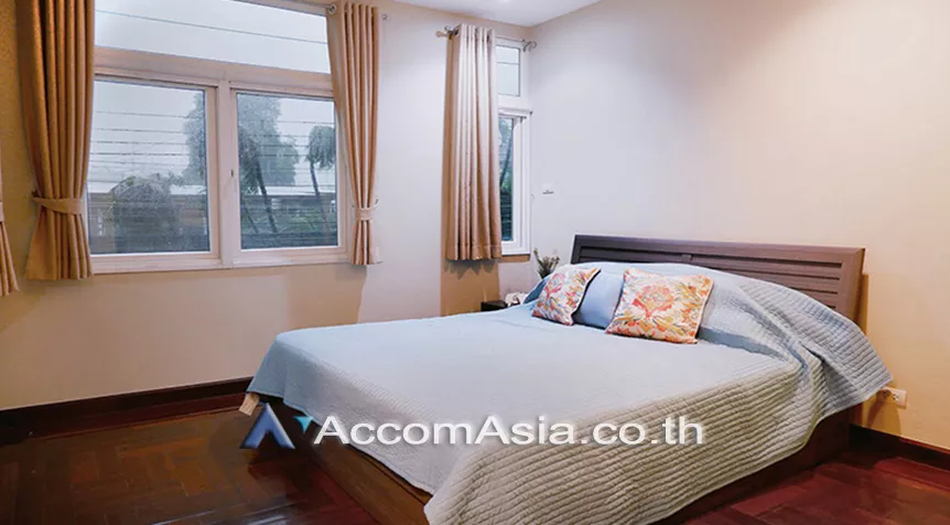  2 Bedrooms  Apartment For Rent in Sukhumvit, Bangkok  near BTS Thong Lo (19163)