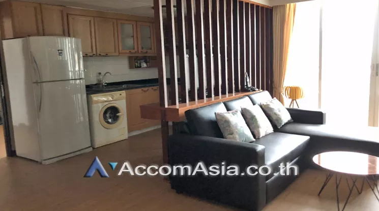  1 Bedroom  Condominium For Rent & Sale in Ploenchit, Bangkok  near BTS Chitlom (29184)