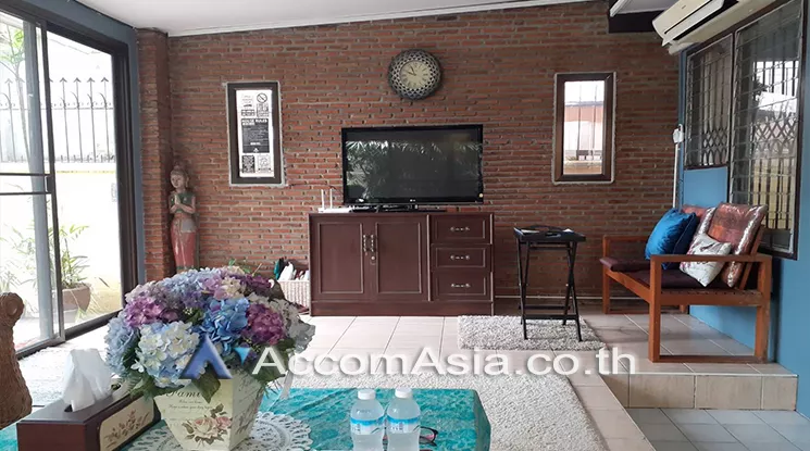  4 Bedrooms  House For Rent in Phaholyothin, Bangkok  near BTS Ari (99198)