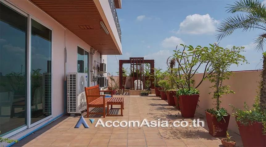 Huge Terrace, Big Balcony |  3 Bedrooms  Apartment For Rent in Sukhumvit, Bangkok  near BTS Phrom Phong (19241)