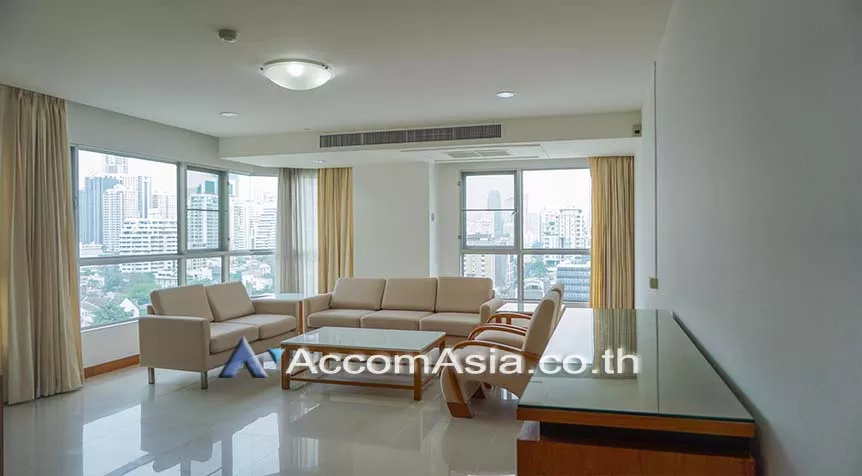  3 Bedrooms  Apartment For Rent in Sukhumvit, Bangkok  near BTS Phrom Phong (19272)