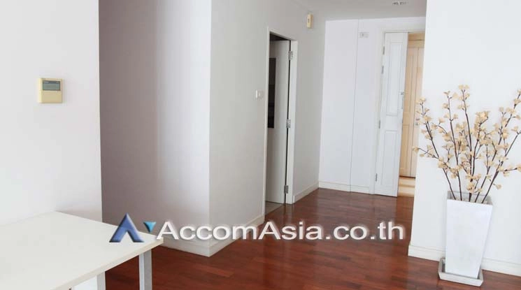  3 Bedrooms  Condominium For Rent in Sukhumvit, Bangkok  near BTS Phrom Phong (29461)