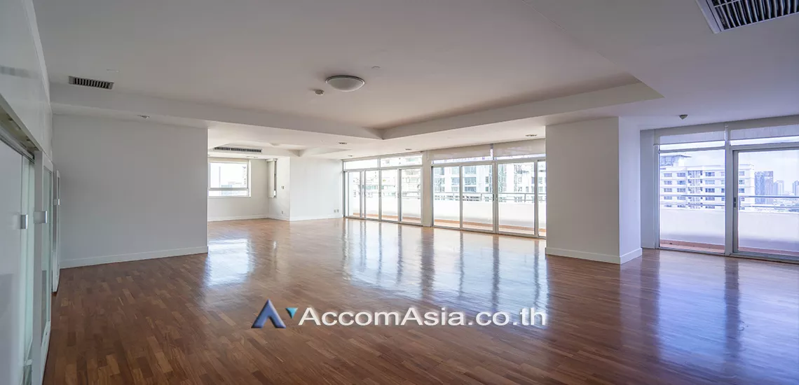 Pet friendly |  3 Bedrooms  Apartment For Rent in Sukhumvit, Bangkok  near BTS Phrom Phong (19464)