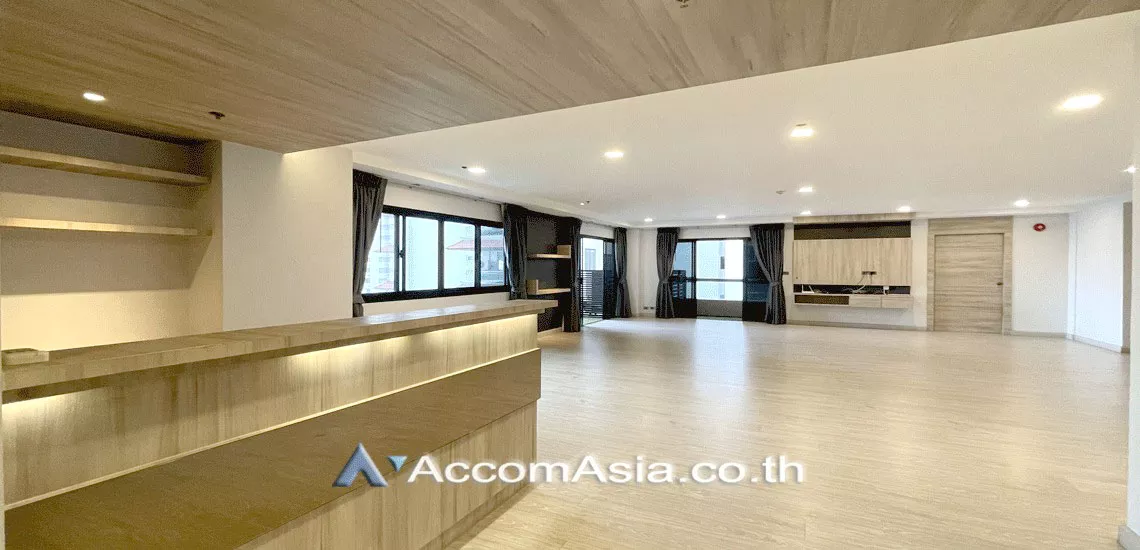 Pet friendly |  3 Bedrooms  Apartment For Rent in Sukhumvit, Bangkok  near BTS Asok - MRT Sukhumvit (19710)