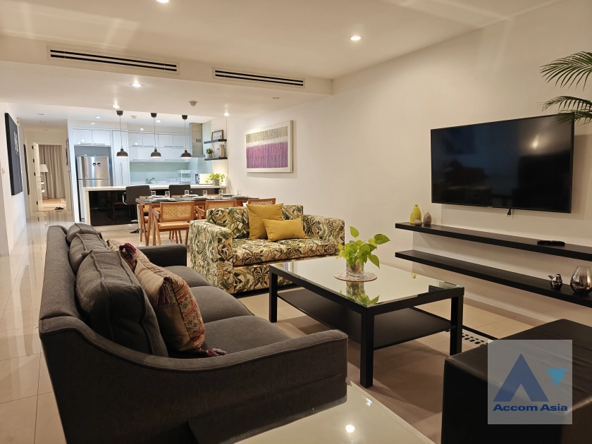 Pet friendly |  3 Bedrooms  Condominium For Rent & Sale in Sukhumvit, Bangkok  near BTS Ekkamai (29822)