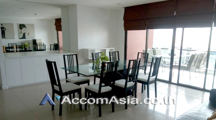 Pet friendly |  3 Bedrooms  Condominium For Rent in Sukhumvit, Bangkok  near BTS Ekkamai (29824)