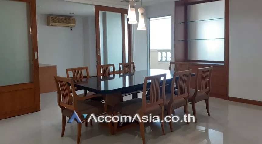  3 Bedrooms  Apartment For Rent in Sukhumvit, Bangkok  near BTS Phrom Phong (19887)