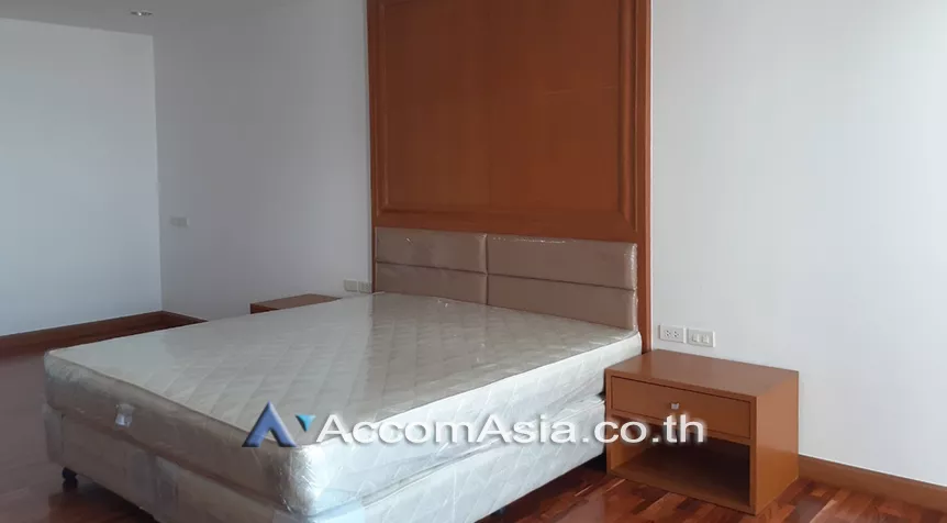  3 Bedrooms  Apartment For Rent in Sukhumvit, Bangkok  near BTS Phrom Phong (19887)