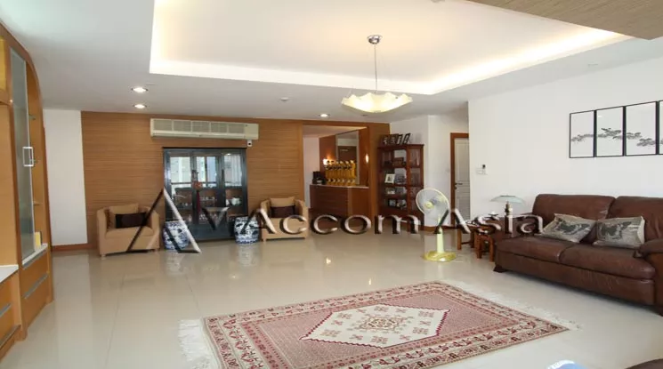  4 Bedrooms  Apartment For Rent in Sukhumvit, Bangkok  near BTS Phrom Phong (19890)