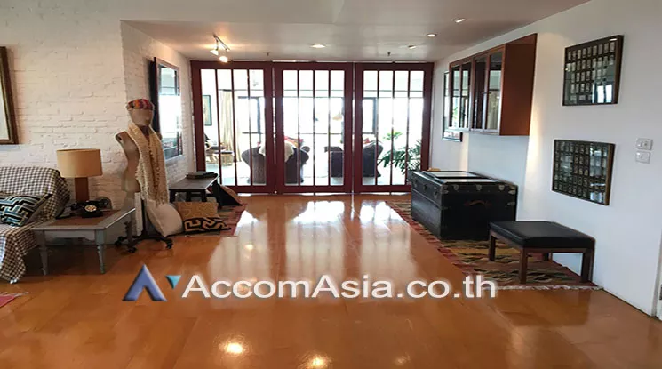  1 Bedroom  Condominium For Rent in Sathorn, Bangkok  near MRT Lumphini (29900)