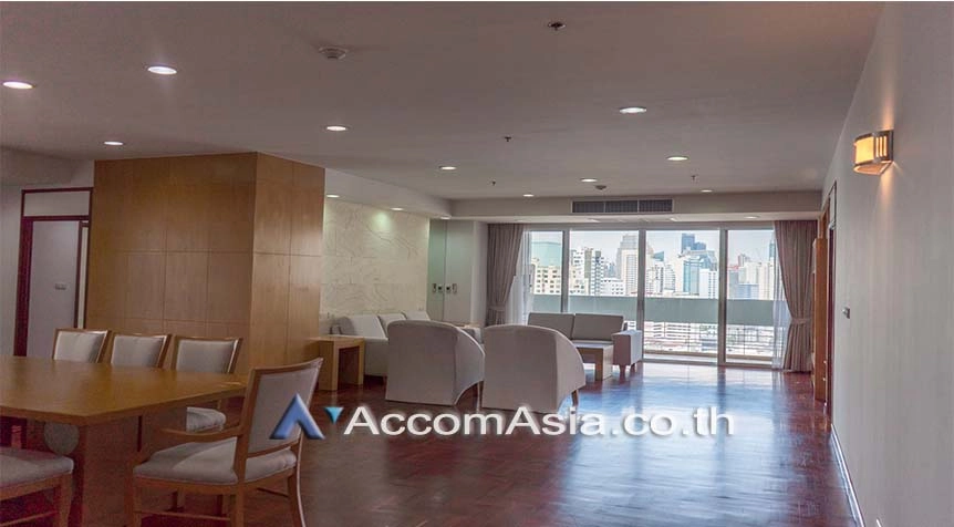  3 Bedrooms  Apartment For Rent in Sukhumvit, Bangkok  near BTS Phrom Phong (1006401)