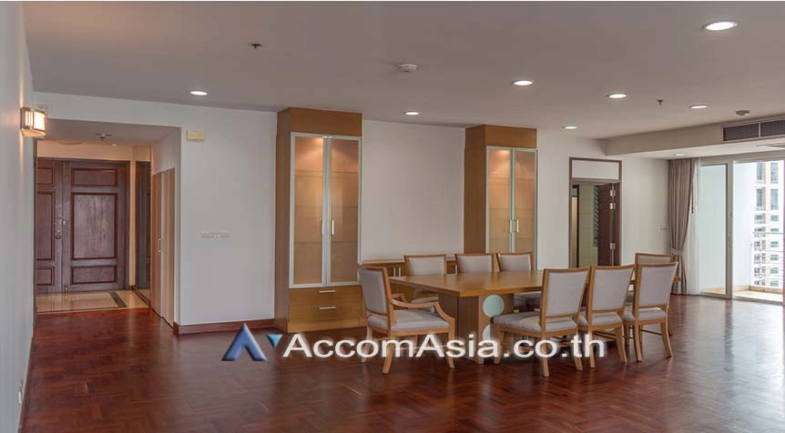  3 Bedrooms  Apartment For Rent in Sukhumvit, Bangkok  near BTS Phrom Phong (1006401)