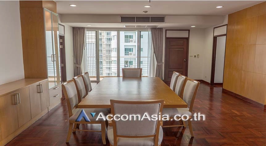  3 Bedrooms  Apartment For Rent in Sukhumvit, Bangkok  near BTS Phrom Phong (1006401)