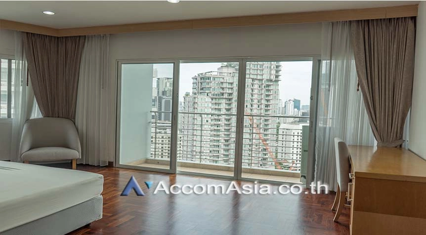  3 Bedrooms  Apartment For Rent in Sukhumvit, Bangkok  near BTS Phrom Phong (1006401)